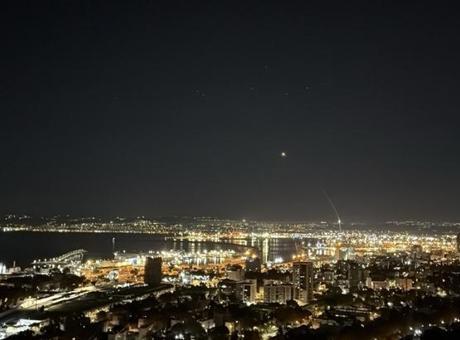 Lübnan'dan Hizbullah ve İran Eş Zamanlı Misilleme Yaptı: İsrail Hava Savunma Sistemleri Alarmda