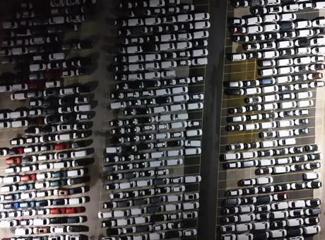 Haydarpaşa Limanı'nda Gece Mesaisi: Yeni 2026 Model Araçlar Limana İndirildi