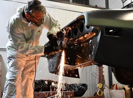 Hurda Otomobillerin Ustası: Yılda Sadece 3 Klasik Araç Restorasyonu Gerçekleştiriyor