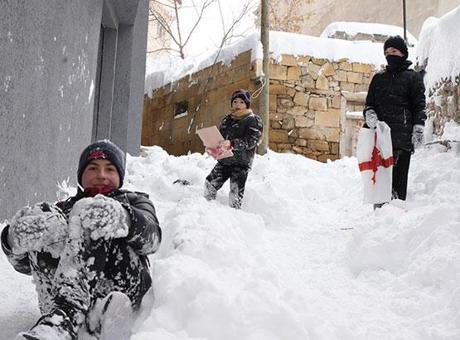 Bayburt’ta Karla Kaplı Sokaklar: 15 Santimetre Beyaz Tabaka