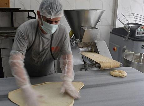 Ramazan’a Özel Tahinli Pide: Lezzetiyle Göz Dolduruyor, Fiyatı 150 Lirayı Buluyor