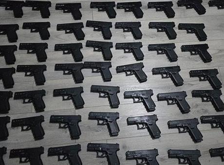 İstanbul'da Kaçak Silah Operasyonu: 50 Tabanca Ele Geçirildi