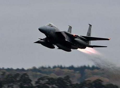 İran'da Düşen ABD F-15 Savaş Uçağının Mürettebatı Kurtarıldı