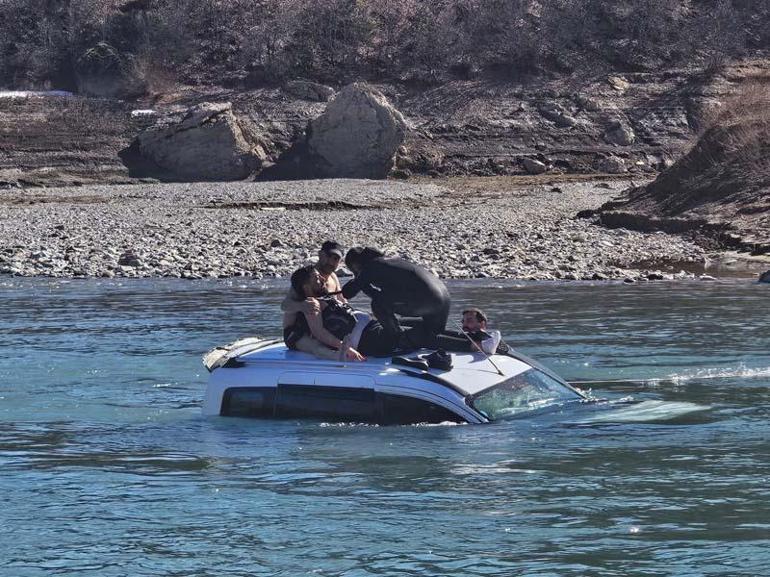 Tunceli'de Baraj Gölüne Düşen Araçtaki 23 Yaşındaki Sürücü Kurtarıldı