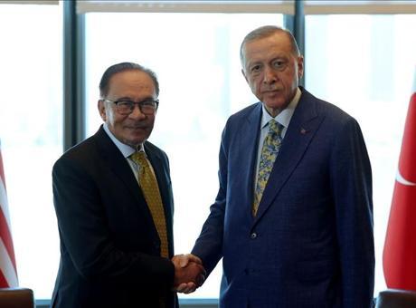 Cumhurbaşkanı Erdoğan ve Malezya Başbakanı Enver İbrahim Arasında Önemli Görüşme