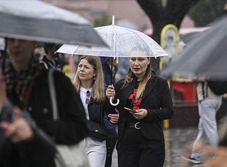 Türkiye Nüfusunun Yüzde 49,98'ini Kadınlar Oluşturuyor