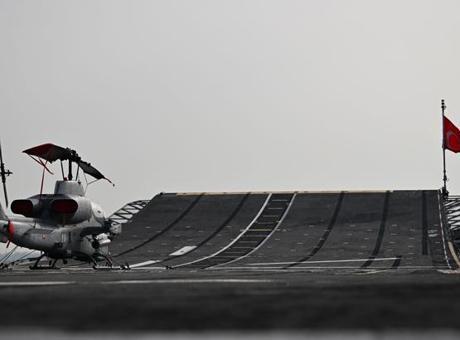 İngiltere’de Türk Savunma Sanayisi Rüzgarı: TCG Anadolu Gemisi Tanıtıldı