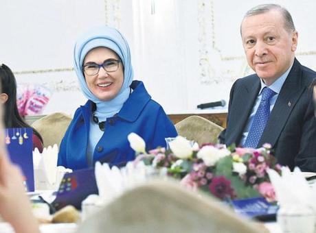 Cumhurbaşkanı Erdoğan, İftar Sofrasında Devlet Himayesindeki Çocuklarla Bir Araya Geldi