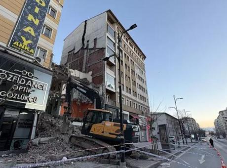 Sivas'ta Yıkım İle İlgili Tehlike: 21 Daire Boşaltıldı