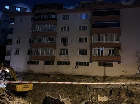 Bahçelievler'de İnşaat Kazısı Tehlike Yarattı: 5 Katlı Bina Tahliye Edildi