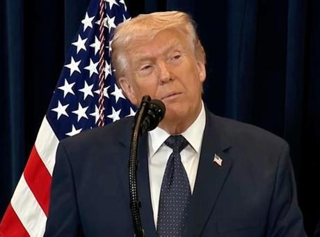 Trump, İran'a Yönelik Askari Müdahale Hakkında Açıklamalarda Bulundu
