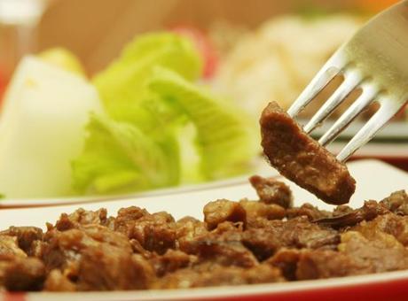 Mersin Belediyesi Aşevinde Şok Skandal: Kavurmadan Yarış Atı Çipi Çıktı