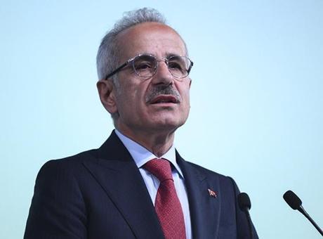 Uraloğlu'ndan Hürmüz Boğazı'ndaki Türk Gemilerine İlişkin Değerlendirme