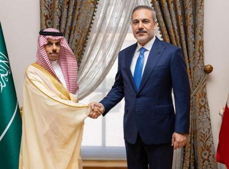 Dışişleri Bakanı Hakan Fidan, Suudi Arabistanlı Mevkidaşı ile Görüşerek Savaşın Durdurulmasına Yönelik Çabaları Değerlendirdi