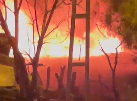 Tuzla'da Gecekondularda Çıkan Yangın İki Evi Kül Etti