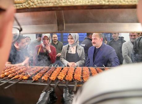 Ankara'da İftar Coşkusu: 100 Çocuk Aynı Sofrada Bir Araya Geldi