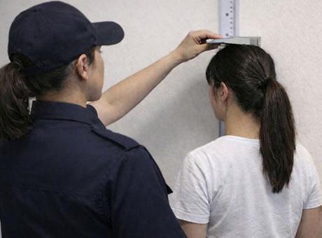 Kadın Polis Adayı, Yanlış Ölçüm Sebebiyle Dava Açtı ve Boyu Uzatıldı