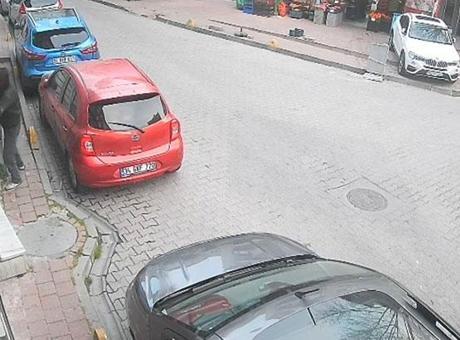 Fatih'te Yolda Cep Telefonu Kapkaççısı Yakalandı