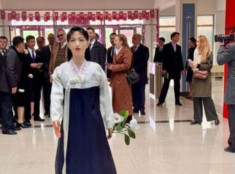 Kuzey Kore'deki Üniversitede İnsansı Robot Eğitimi: Öğretmenlerle İşbirliği İçinde Çalışıyor