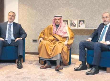 Dışişleri Bakanı Fidan Riyad'da Uluslararası Temaslarda Bulundu: 'Bölgede Yeni Bir Düzen Gerekiyor'