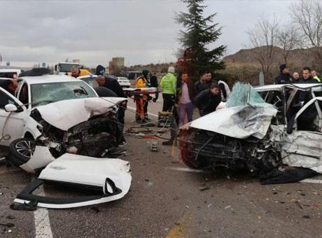 Nevşehir'de Zincirleme Trafik Kazası: Baba ve Oğlu Hayatını Kaybetti, 7 Yaralı