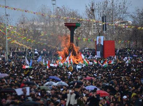 Diyarbakır'da Coşkulu Nevruz Kutlaması Gerçekleştirildi