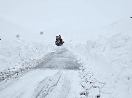Kar Lifti 1.5 Metreyi Aştı, Çiftçiler Zor Günler Yaşıyor
