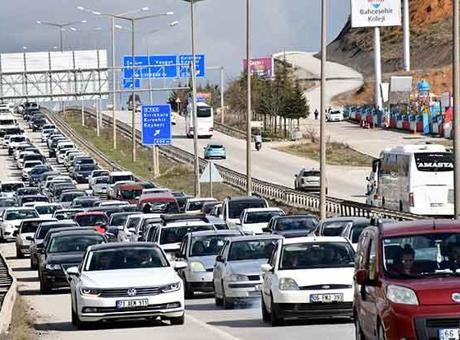 Bayram Tatilinin Sonunda Trafik Yoğunluğu Zirveye Ulaştı! İşte Etkili Bölgeler