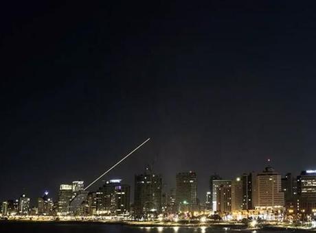 İsrail'e Yönelik Füze Saldırıları: İran ve Hizbullah Eş Zamanlı Misilleme Gerçekleştirdi