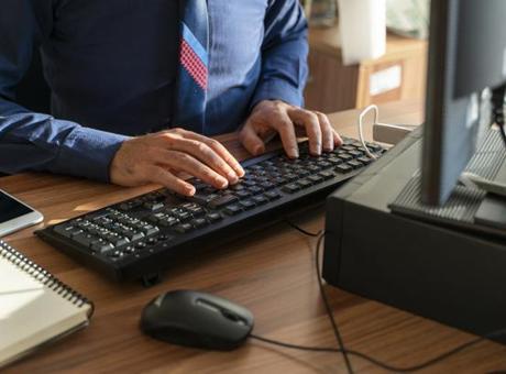 Resmi Gazete'de Yayınlandı: 40 Meslek İçin 'Mesleki Yeterlilik Belgesi' Şartı Getirildi