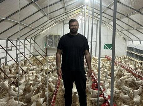 Otomobilini Satarak Tavuk Çiftliği Kurma Hayalini Gerçekleştirdi