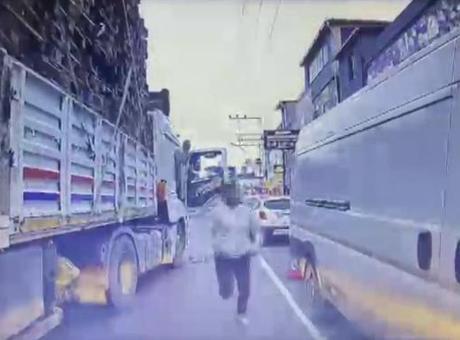 Trafikte Dehşet: Baba ve Oğul Bıçakla Saldırdı, Tutuklandılar