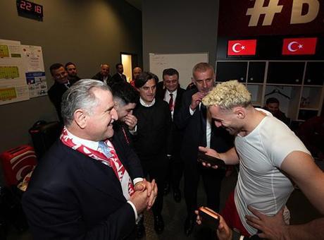 Cumhurbaşkanı Erdoğan, A Milli Futbol Takımı'nı Romanya Zaferinin Ardından Tebrik Etti