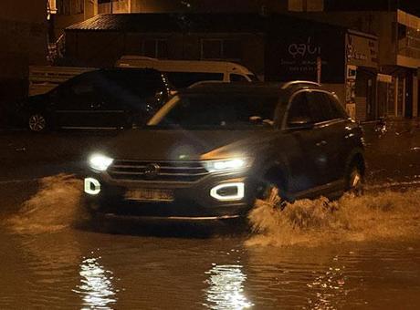 Hatay’da Yağışlar Hayatı Olumsuz Etkiledi: Su Birikintileri ve Mahsur Kalan Araçlar