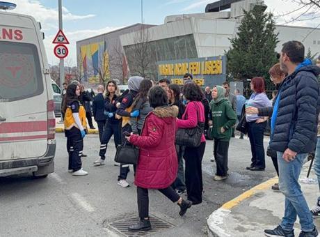 Beylikdüzü Fen Lisesi Laboratuvarında Küçük Çaplı Patlama: Dört Öğrenci Yaralandı