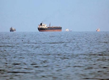 Hürmüz Boğazı'nda Tansiyon Yükseliyor: İran'ın Sert Uyarıları ve ABD-İsrail İlişkileri