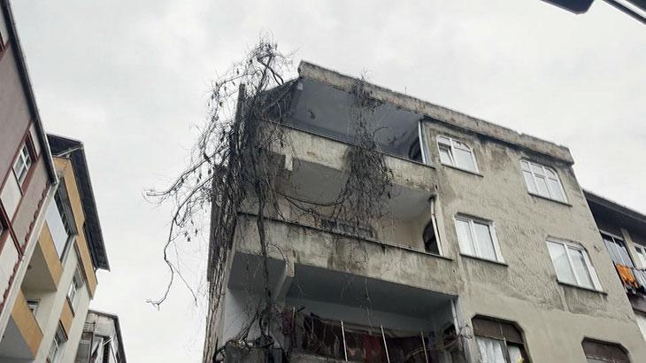 Bağcılar'da 4 Katlı Apartmanın Çatısı Çöktü, Bölgede Güvenlik Önlemleri Alındı