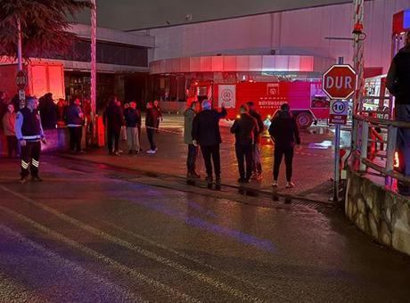 Kocaeli’deki Raf İmalat Fabrikasında Yangın Paniği