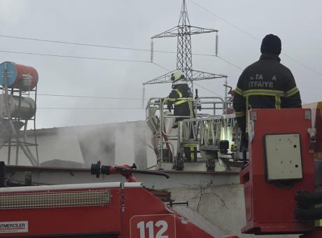 Kütahya Fatih Sanayi Sitesi'nde Yangın: İtfaiye Ekipleri Hızla Müdahale Etti