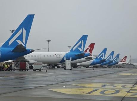 İstanbul'da Yağışlar Hava Trafiğini Vurdu: Sabiha Gökçen Havalimanı'nda 51 Uçak Rota Değiştirdi