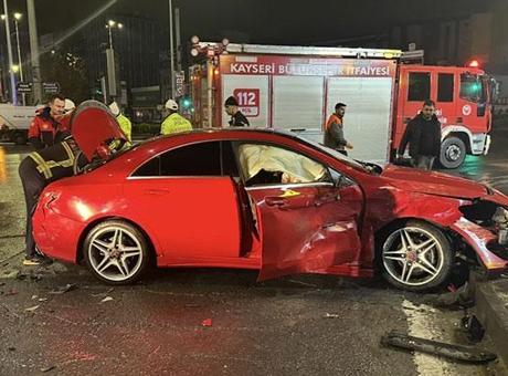 Kayseri'de Trafik Kazası: İki Yaralı