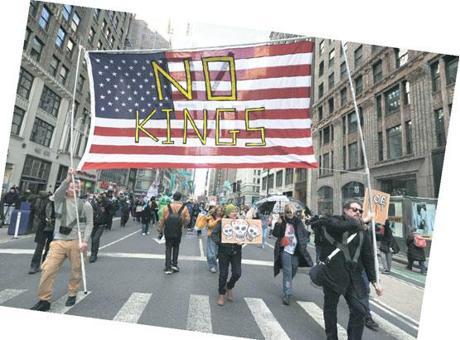 ABD'de 'Krallara Hayır' Eylemleri Büyüyor