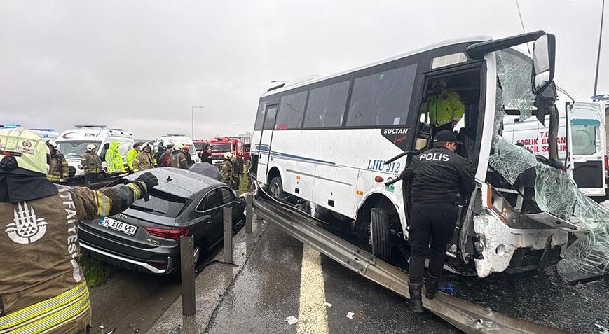 Başakşehir'de Zincirleme Trafik Kazası: Polis Servisi de Etkili Oldu, Yaralılar Var