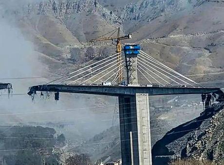 İran'da B1 Köprüsü'ne Hava Saldırısı: Yeni Hedef ABD ve İsrail