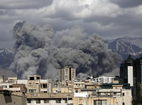 Hürmüz Boğazı'nda Yeni Gelişmeler: İran'dan Askeri Geçişlere Sıkı Denetim, ABD'den Sert Yanıt