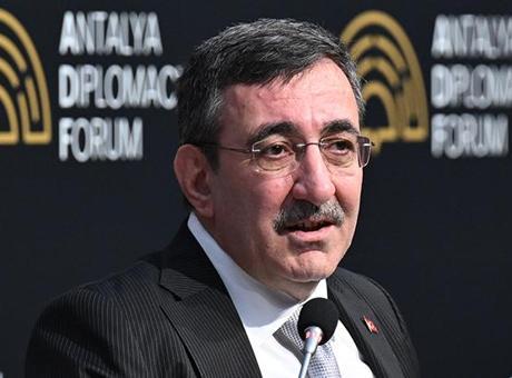 Cumhurbaşkanı Yardımcısı Yılmaz, Antalya Diplomasi Forumu'nda Önemli Görüşmelere İmza Attı