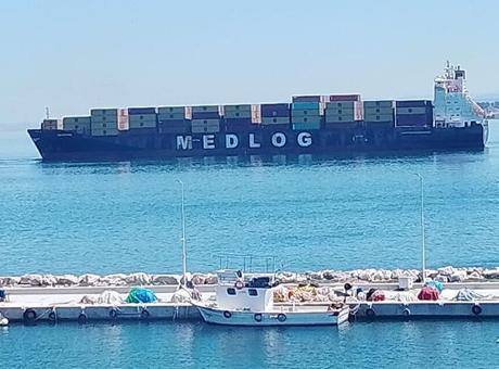 Çanakkale Boğazı'nda Arızalanan MED BEYKOZ Gemisi Güvenli Bölgeye Çekildi