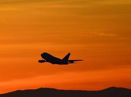 İran'ın Hava Sahası Yeniden Açıldı: İstanbul, Necef, Maskat ve Pekin Seferleri Başladı