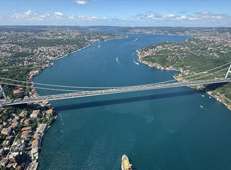 İstanbul Boğazı'ndaki Gemi Trafiği Askıya Alındı