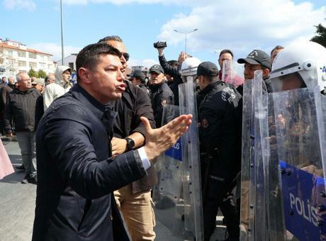 Marmaris Belediye Başkanı Acar Ünlü Hakkında Mahkeme Kararı: Gergin Protesto Sonrası Cezalar Verildi
